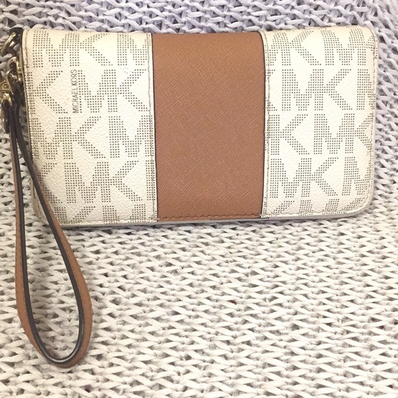 Michael Kors Jet Set Center Stripe Wallet - Picture 3 of 16